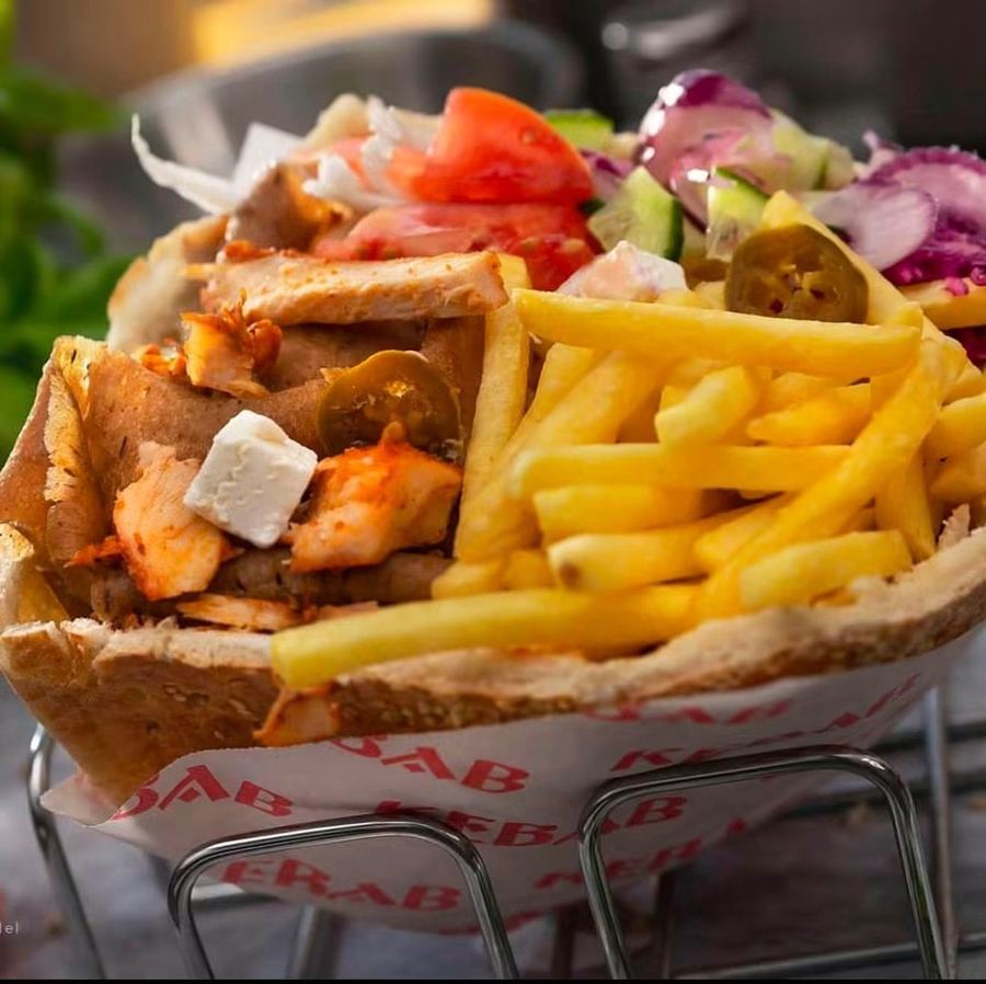 Pita kebab XL with fries